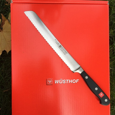 Нож кованый для хлеба 23 см в карт. Уп. Classic Wuesthof