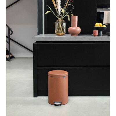Бак для мусора NewIcon Pedal Bin 20 л. Пластиковое ведро, d43 h 41
